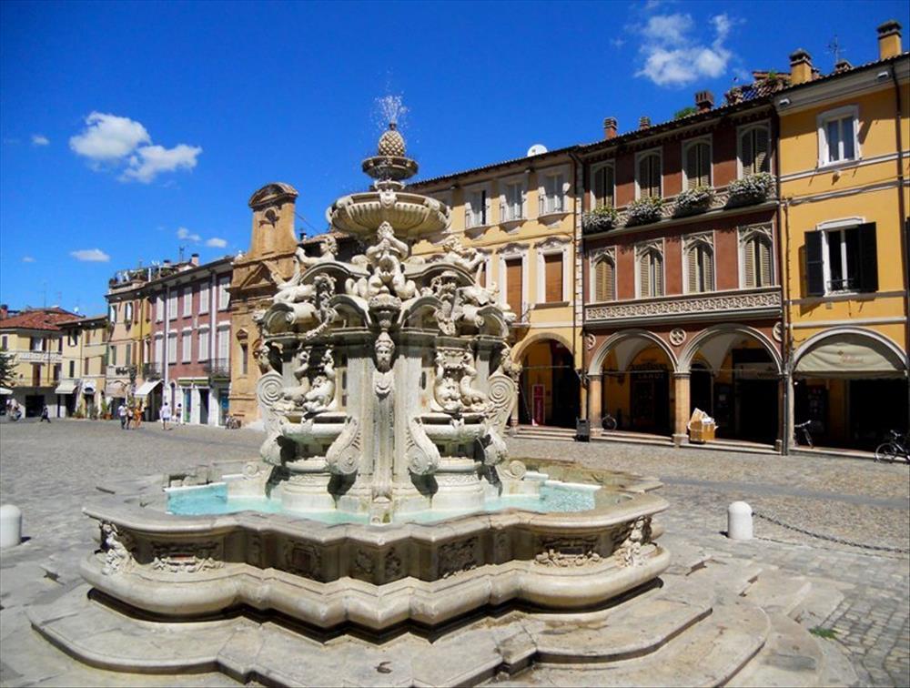 Piazza del Popolo e Fontana Masini